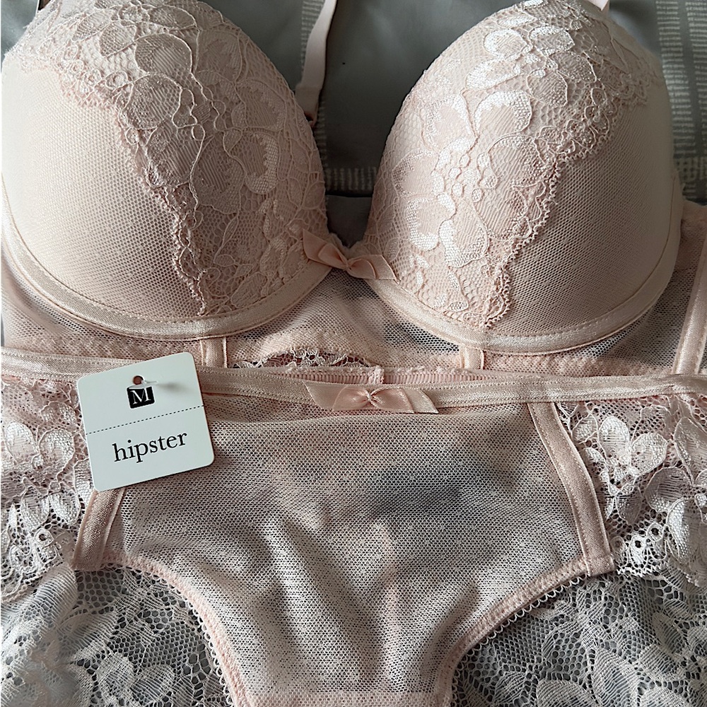 Elegant Lace Bra and Panty Set - Pink